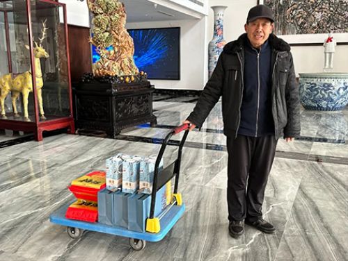 弘揚(yáng)孝道文化 傳送企業(yè)關(guān)懷——山東一滕集團(tuán)開(kāi)展慰問(wèn)職工親屬活動(dòng)