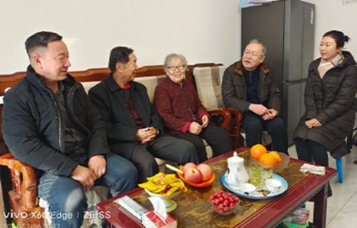 泰城一滕醫(yī)藥公司開(kāi)展春節(jié)走訪慰問(wèn)活動(dòng)