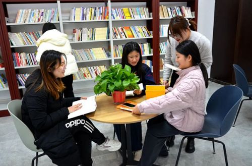 書香悅?cè)恕?閱讀越美麗——山東一滕集團工會組織開展“書香三八”讀書活動