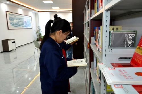 書香悅?cè)恕?閱讀越美麗——山東一滕集團工會組織開展“書香三八”讀書活動