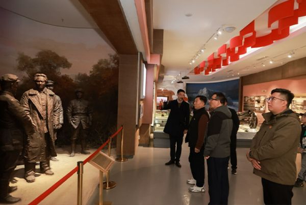 【堅定理想信念，傳承長征精神】集團黨委書記、董事長滕鴻儒到六盤山紅軍長征紀念館參觀并獻花籃
