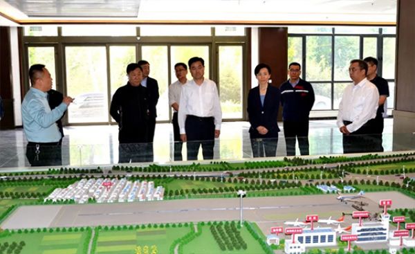 省住房城鄉(xiāng)建設(shè)廳黨組書記任海濤到一滕集團(tuán)調(diào)研指導(dǎo)工作