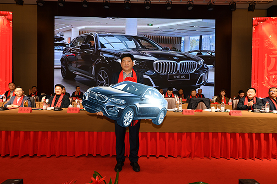 迎接新機(jī)遇 續(xù)寫新輝煌 | 一滕集團(tuán)2024年總結(jié)表彰大會暨2025年度責(zé)任狀授領(lǐng)儀式隆重舉行