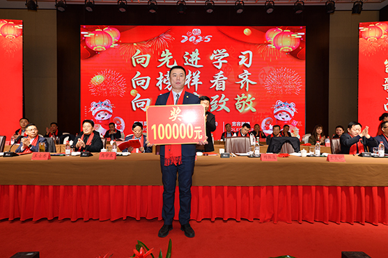 迎接新機(jī)遇 續(xù)寫新輝煌 | 一滕集團(tuán)2024年總結(jié)表彰大會暨2025年度責(zé)任狀授領(lǐng)儀式隆重舉行