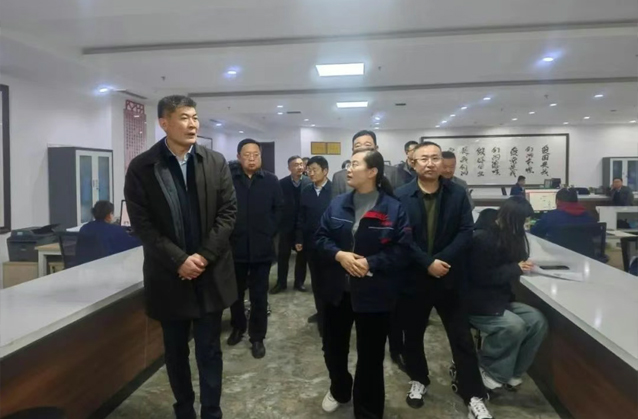 辰龍集團黨委書記、董事長宗成偉到一滕集團參觀考察