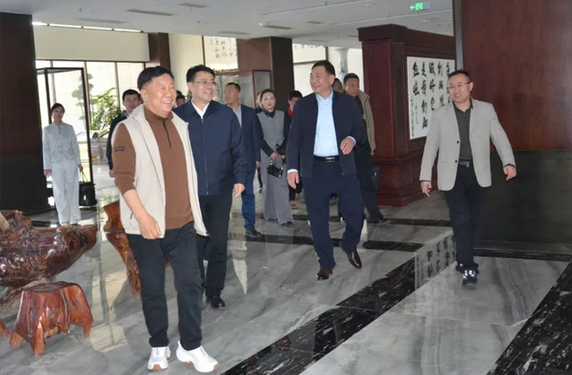 長春市二道區(qū)區(qū)委書記劉江到一滕集團(tuán)參觀考察