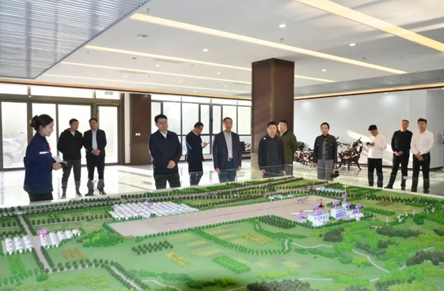 長春市二道區(qū)區(qū)委書記劉江到一滕集團(tuán)參觀考察